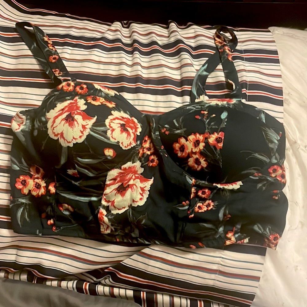 Medium floral crop top